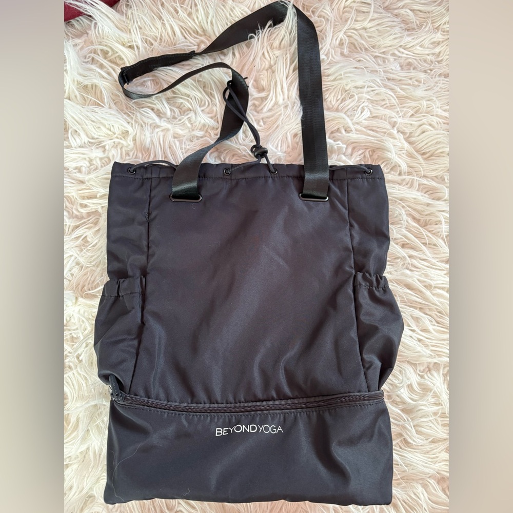 Beyond Yoga Black Nylon Gym Tote Bag Yoga Travel Carryall Multi Pocket